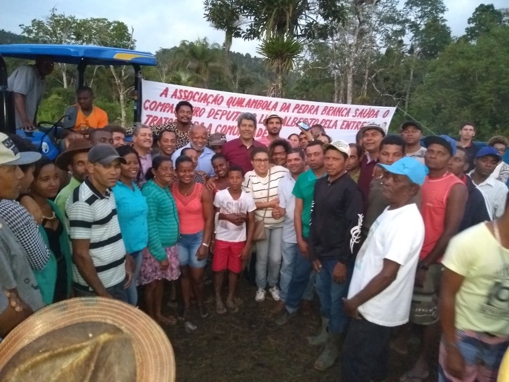 Entrega de equipamento agrícola incentiva produção em Taperóa